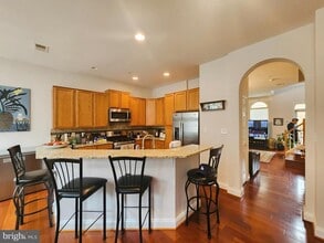 13006 Town Commons Dr in Germantown, MD - Building Photo - Building Photo