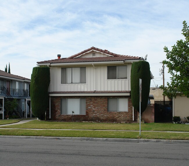 10781 Pine St in Los Alamitos, CA - Building Photo - Building Photo