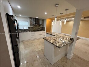 840 NE 199th St in Miami, FL - Building Photo - Building Photo