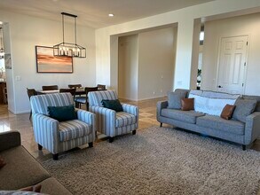 2121 W Eagle Feather Rd in Phoenix, AZ - Building Photo - Building Photo
