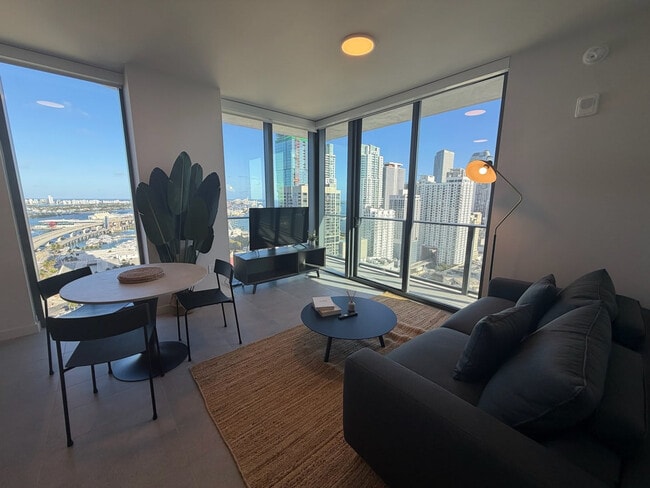 121 NE 5th St, Unit SI FL32-ID1470137P in Miami, FL - Building Photo - Building Photo