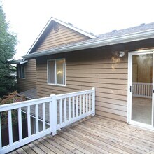 Everett Townhome...Water and sewer included in rent in Everett, WA - Building Photo - Building Photo