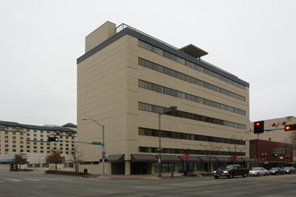 Crossroads House Apartments in Lincoln, NE - Building Photo - Building Photo