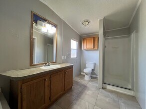 46 Willowbrook Ct in Martindale, TX - Building Photo - Building Photo