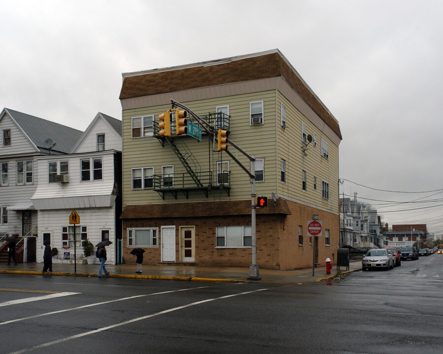 700 Jf Kennedy Blvd in Bayonne, NJ - Foto de edificio