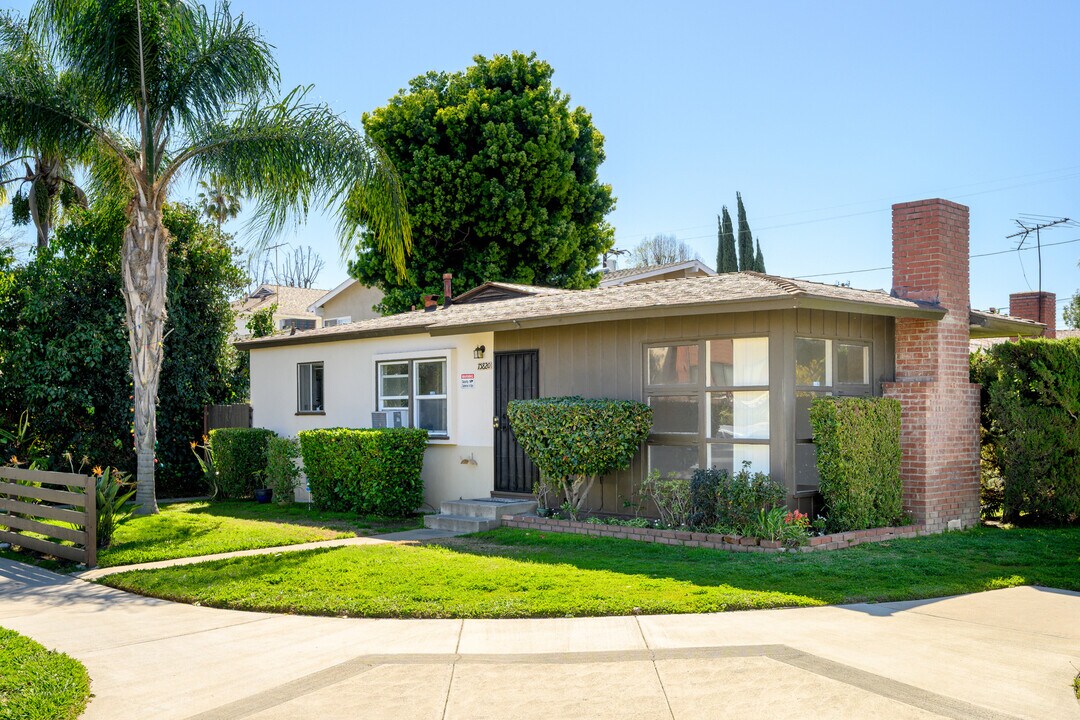 13820 Burbank Blvd, Unit 13820 in Sherman Oaks, CA - Building Photo