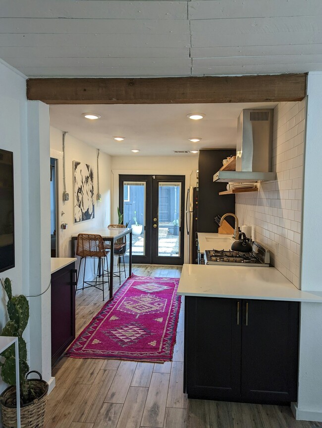 2302 Santa Maria St in Austin, TX - Building Photo - Building Photo