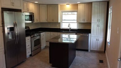 8608 Peters Rd in Cranberry Township, PA - Building Photo - Building Photo