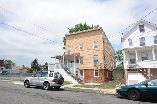 136 Broad St in Perth Amboy, NJ - Building Photo - Building Photo