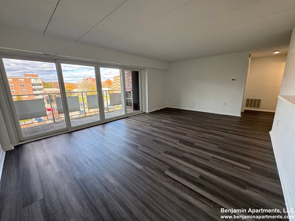 53 Hill Rd, Unit 407 in Belmont, MA - Building Photo