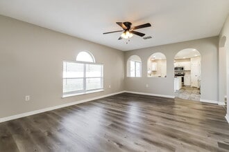 8240 Settles Crk Lp in Lakeland, FL - Foto de edificio - Building Photo