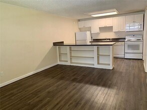 4077 E Michigan St in Orlando, FL - Building Photo - Building Photo