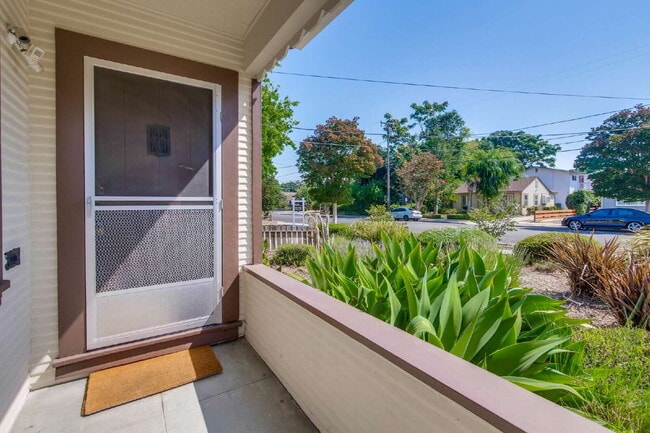 171 N Frances St in Sunnyvale, CA - Foto de edificio - Building Photo