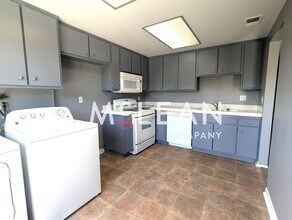 2286 N Indian Canyon Dr in Palm Springs, CA - Building Photo - Building Photo