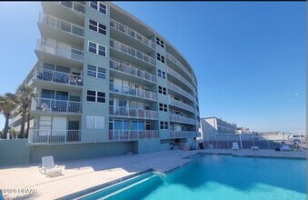 800 N Atlantic Ave in Daytona Beach, FL - Building Photo - Building Photo
