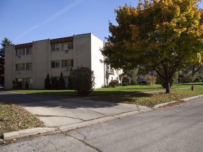 2900 Lincoln Ave in Riverside, IL - Foto de edificio - Building Photo