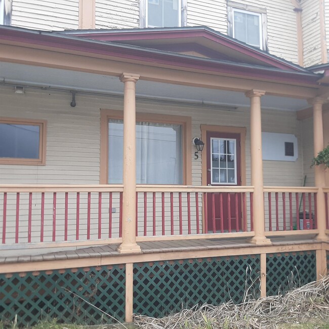 4 Titus Hill Rd in Colebrook, NH - Building Photo - Building Photo