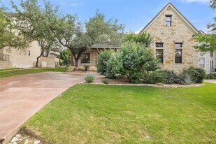 41 Tiburon Dr in The Hills, TX - Building Photo