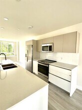 2561 NE 193rd St in Miami, FL - Building Photo - Building Photo