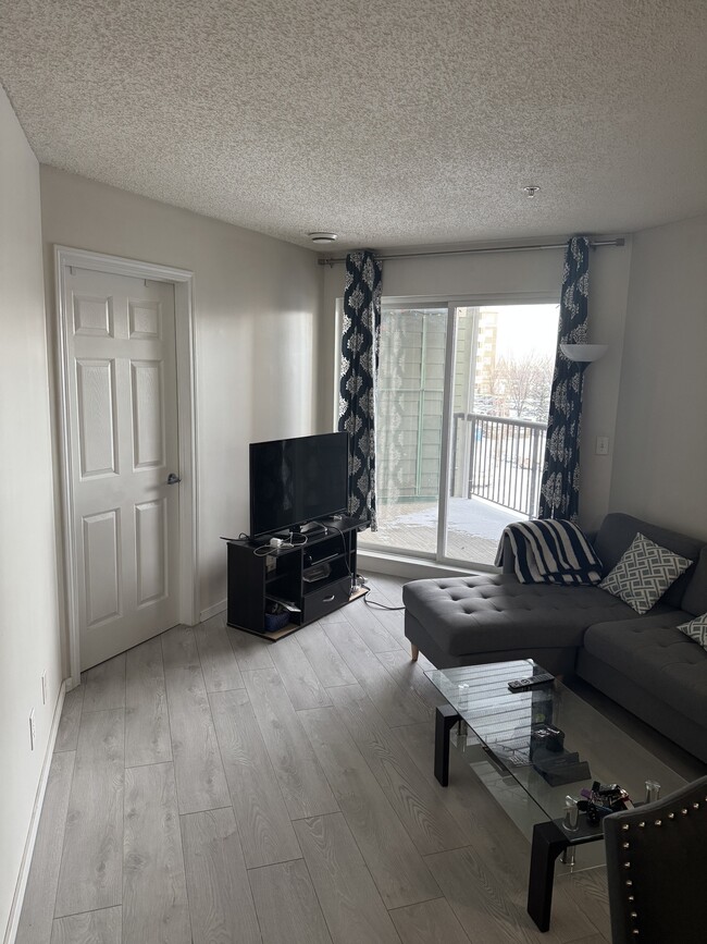 property at 6921-199 199 St NW