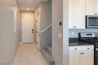 4694 Mystic Quartz Ct in Las Vegas, NV - Foto de edificio - Building Photo
