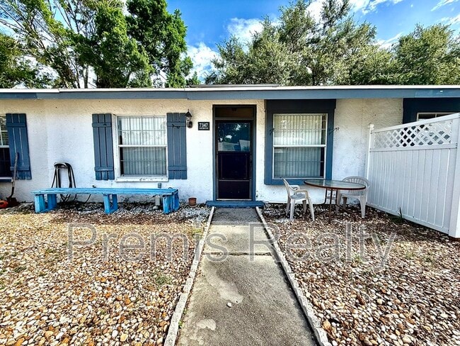 7347 Parkside Villas Dr N in St. Petersburg, FL - Building Photo - Building Photo