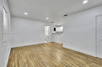 3032 Glenwood Rd in West Palm Beach, FL - Building Photo - Building Photo