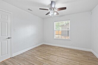 6001 Jain Ln in Austin, TX - Foto de edificio - Building Photo