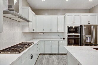 7466 Hadnot St in Las Vegas, NV - Foto de edificio - Building Photo