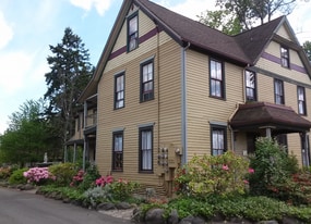 12323 A St S in Tacoma, WA - Building Photo