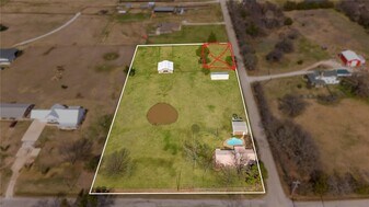 9213 Wilson Rd in Pilot Point, TX - Building Photo