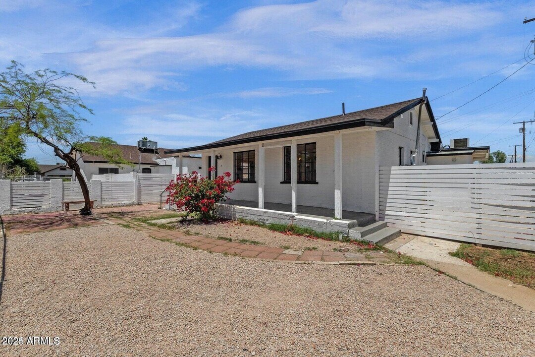 325 N 18th Dr in Phoenix, AZ - Building Photo
