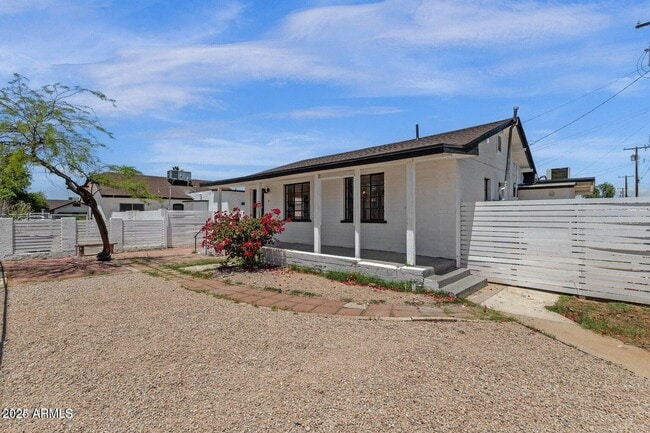 property at 325 N 18th Dr