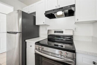 11098 SW 107th St in Miami, FL - Building Photo - Building Photo