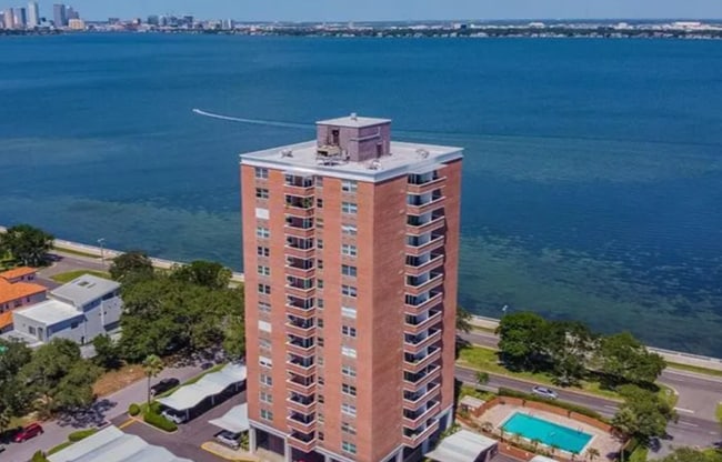 property at 4015 Bayshore Blvd