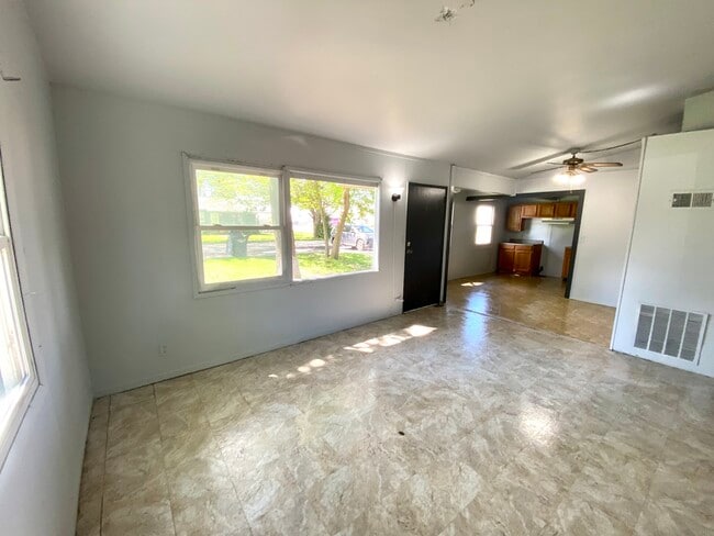 619 Plum St in Danville, IL - Building Photo - Building Photo