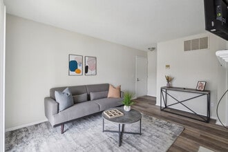 8241 Chinook Pl in Columbus, OH - Building Photo - Building Photo