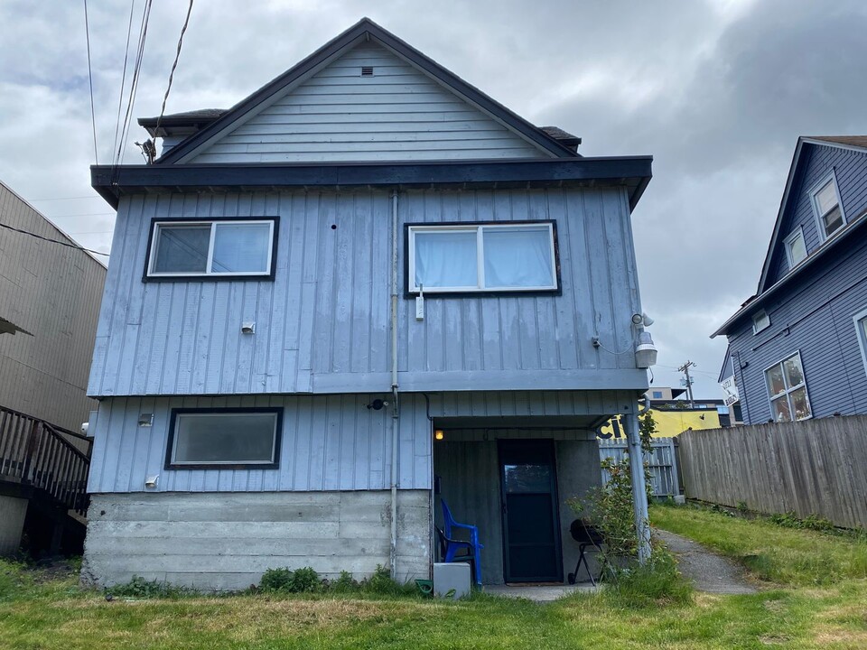 5511 University Wy NE in Seattle, WA - Building Photo