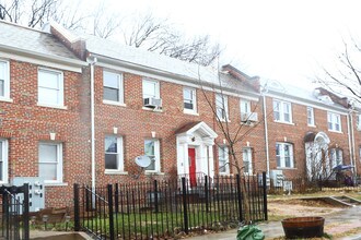 1270 Simms Pl NE in Washington, DC - Building Photo - Building Photo