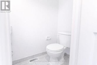 5815 Swayze Dr in Niagara Falls, ON - Building Photo - Building Photo