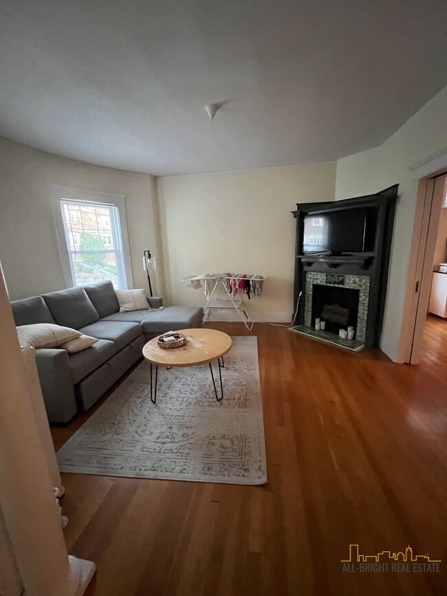 98 Westbourne Ter, Unit 1