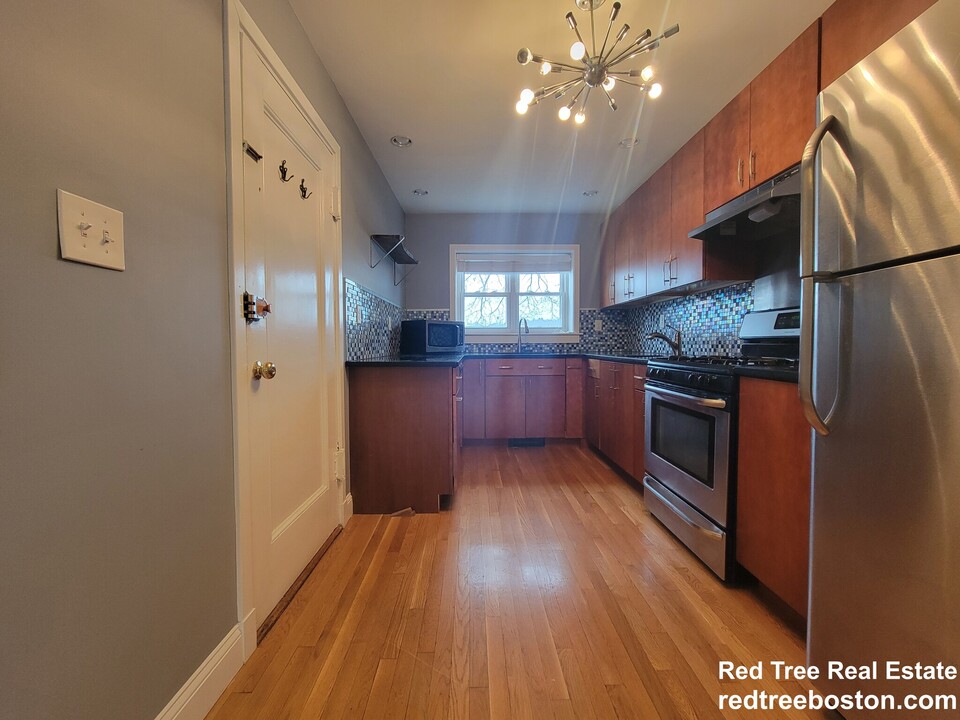 19 Alton Ct, Unit 2 in Brookline, MA - Building Photo