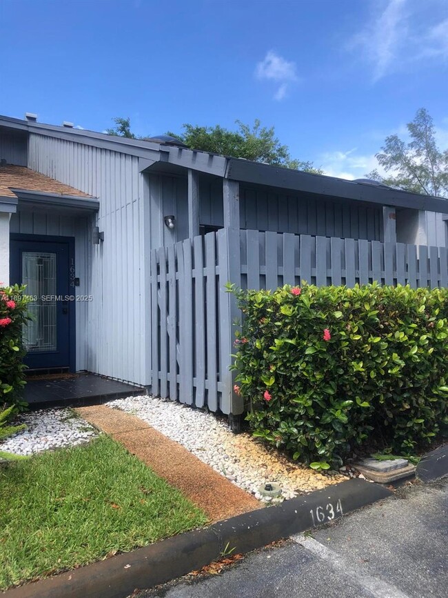 1634 N 15th Terrace in Hollywood, FL - Building Photo - Building Photo