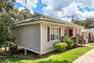 The Cottages at Cumberland Forest in Tallahassee, FL - Building Photo - Building Photo