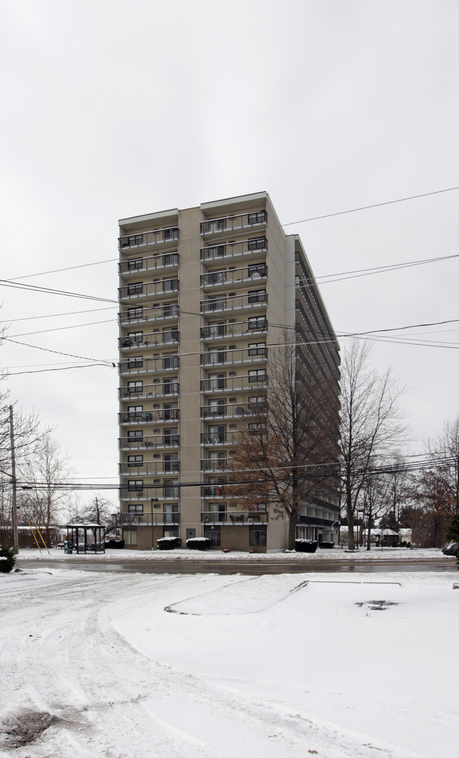 Alpeter Apartments in Barberton, OH - Building Photo - Building Photo