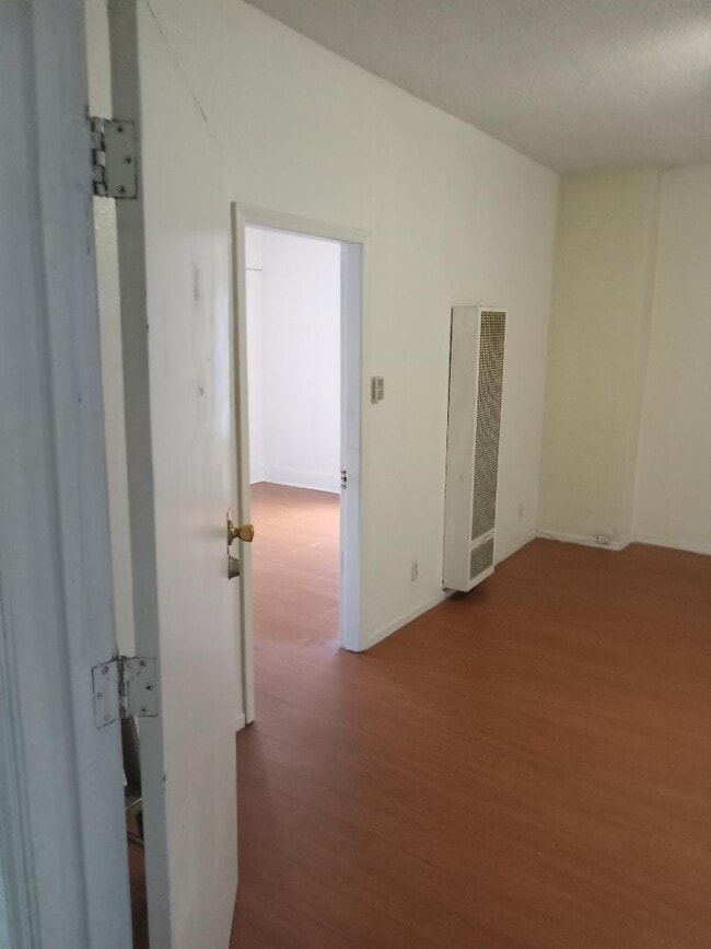 4720 S Normandie Ave, Unit #4 in Los Angeles, CA - Building Photo - Building Photo