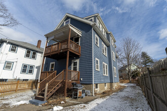 95 Bourne St, Unit 1 in Boston, MA - Foto de edificio - Building Photo