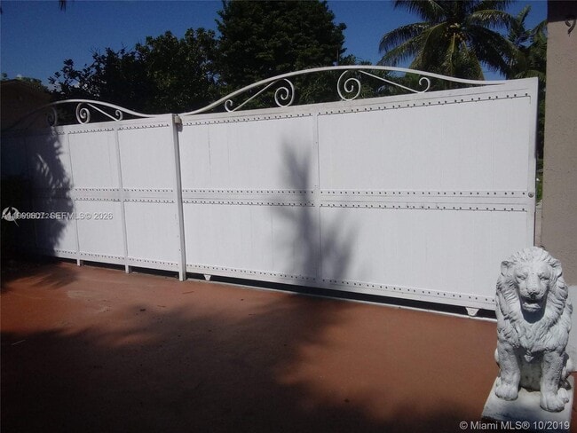 9841 SW 48th St in Miami, FL - Building Photo - Building Photo