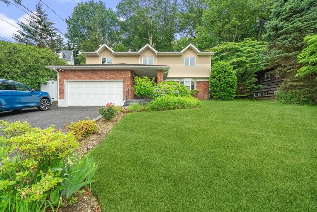 property at 44 Sandy Hollow Rd