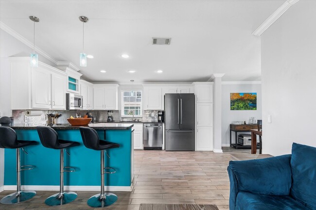 property at 10 Riviera Dr